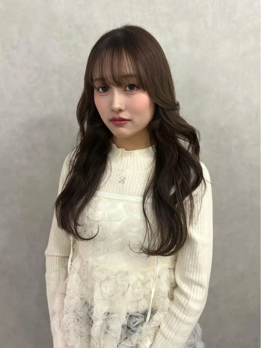ロング カラー アッシュ ベージュカラー ブリーチ ブリーチなしカラー カット ヘアカラー 盛れる顔まわり✨🎀 レイヤー別所好葉のヘアスタイル