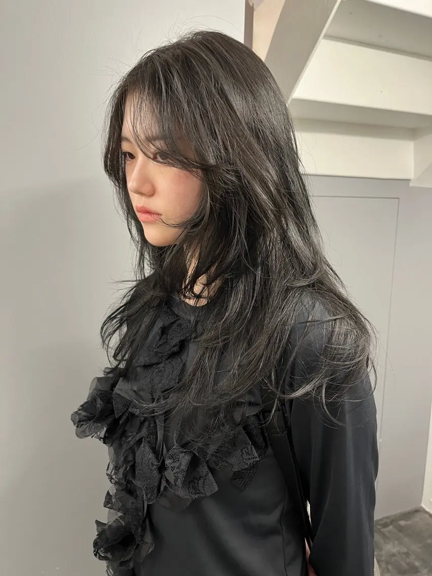 ロング 顔まわりレイヤー 顔周りカット レイヤーカット 🐈三毛猫ローライト ・mixカラー🐈のヘアスタイル