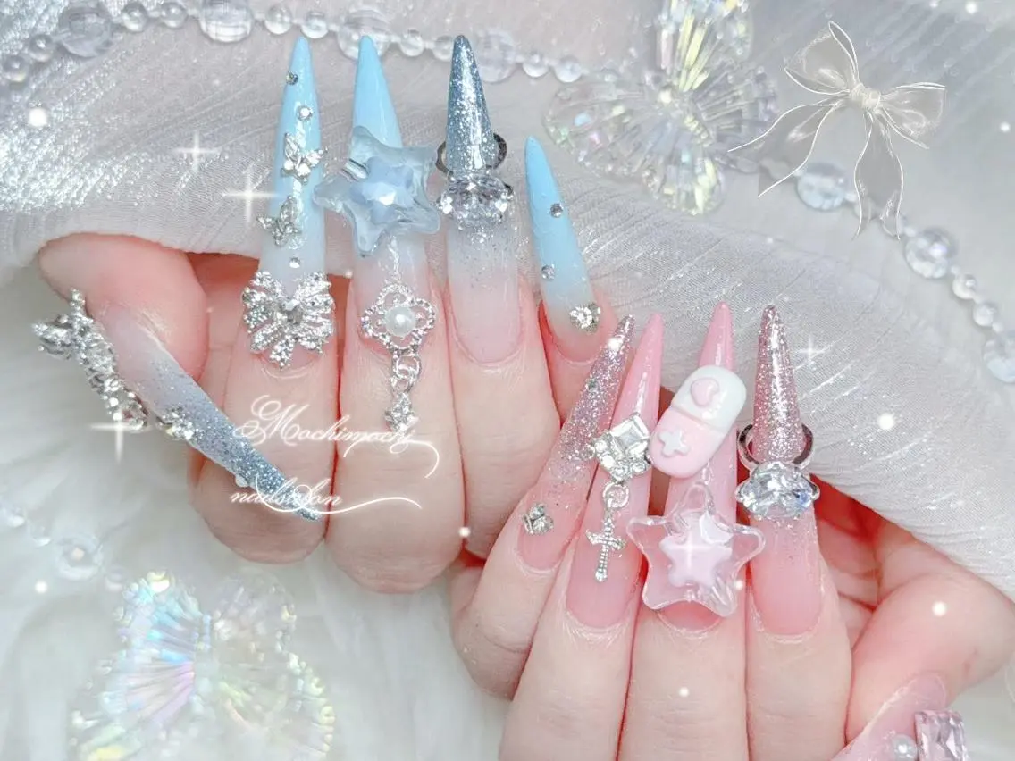 ネイル 長さ出し キラキラネイル 韓国ネイル ロングネイル マグネットネイル ハンドネイル ハンドケア MochiMochi 🎀新宿／長さ出しのネイルデザイン