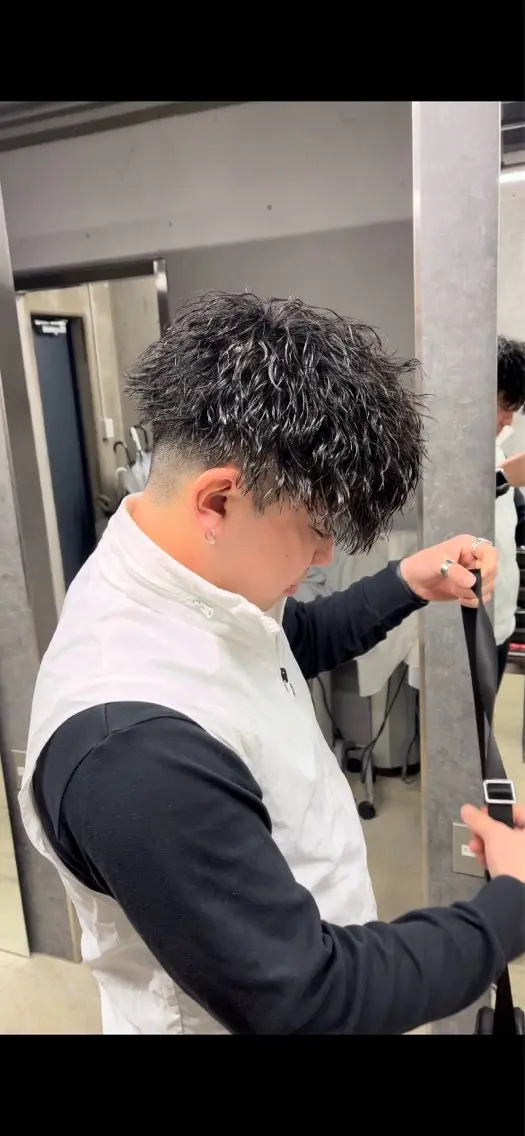 パーマ メンズ メンズパーマ ツイストスパイラルパーマ スパイラルパーマ 岡本 悠聖のヘアスタイル