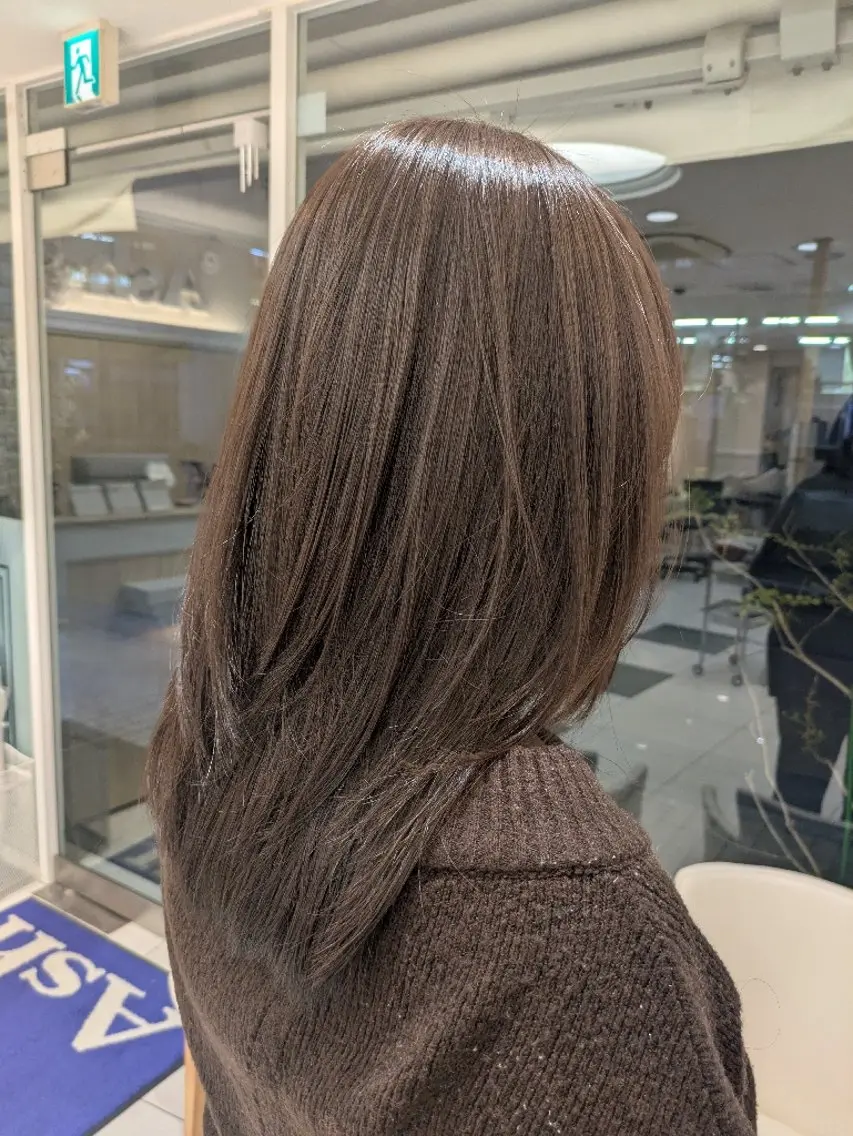 セミロング レイヤーカット ウルフカット ウルフレイヤー カット ヘアカラー トリートメント 佐々木 萌のヘアスタイル