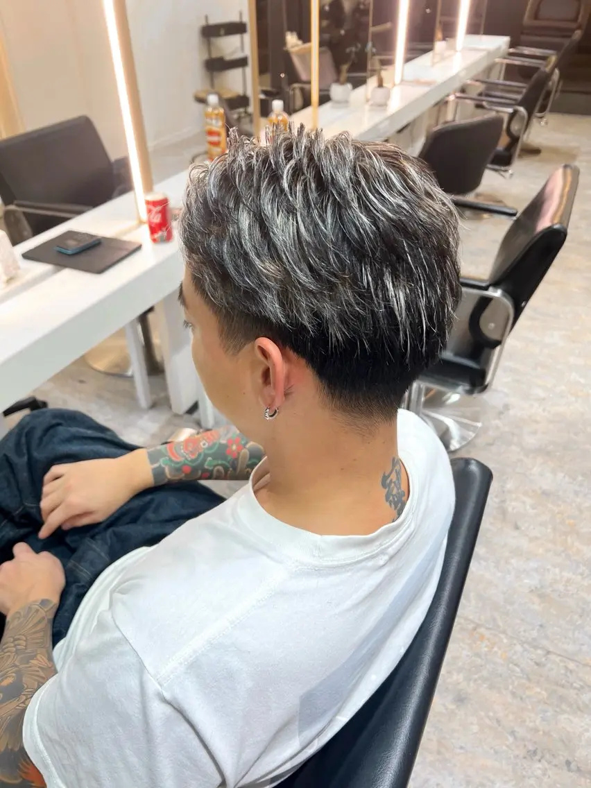 ショート カラー メンズ カット ヘアカラー ハイライト白髪ぼかし メンズパーマ渋谷のヘアスタイル