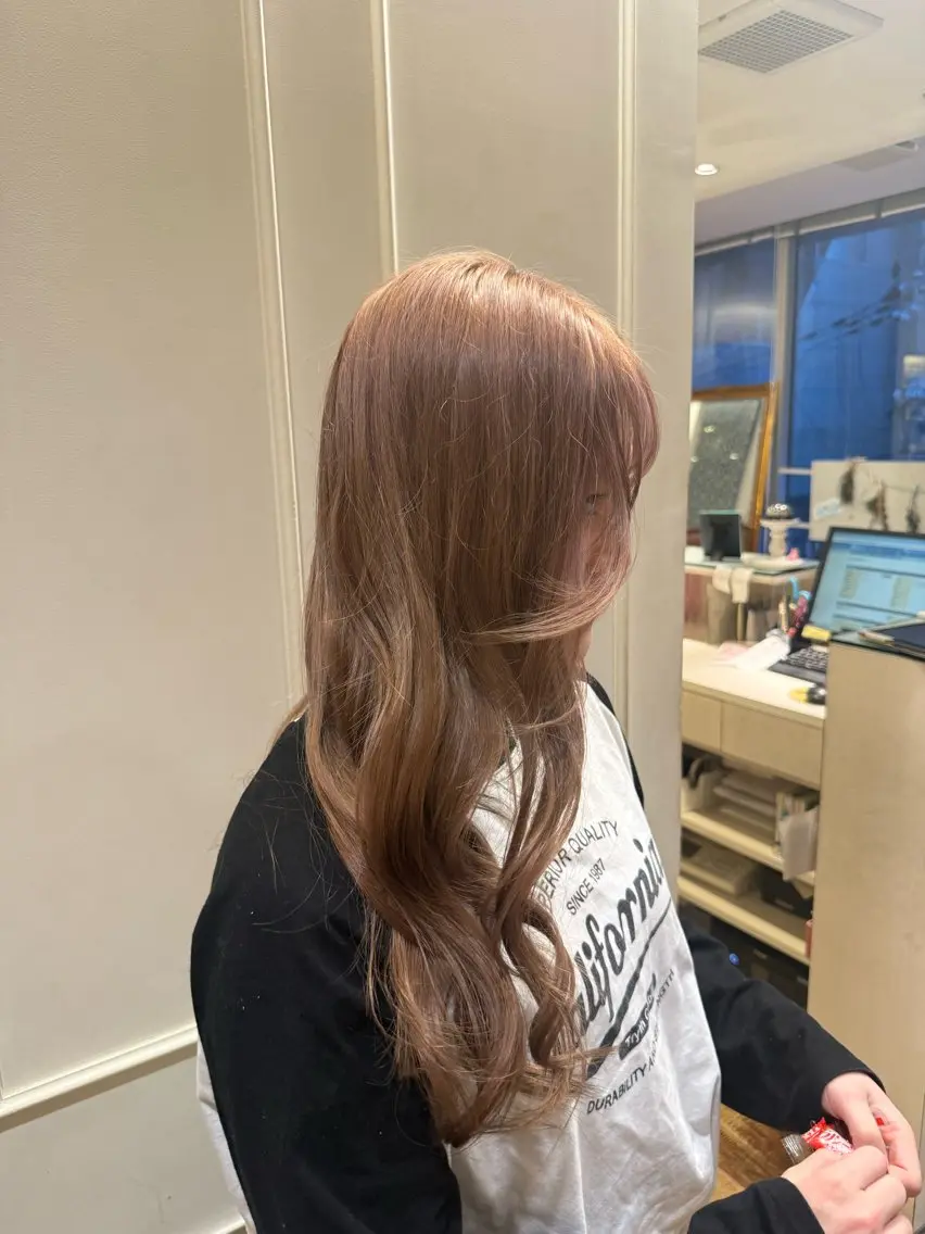 ロング カラー カット ヘアカラー トリートメント 韓国ハイトーンヘア ・&ヘルシー」サナのヘアスタイル