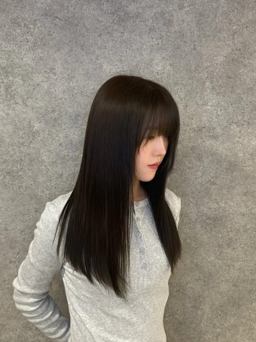 ロング カラー ブラウンカラー 透明感カラー オリーブブラウン オリーブカラー ヘアカラー トリートメント 紅都🫧赤みなし 透明感水光カラーのヘアスタイル