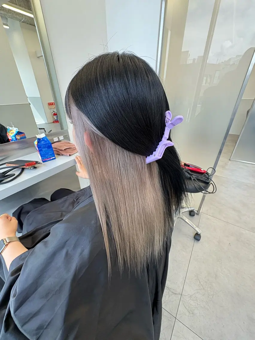 セミロング カラー ブリーチ ヘアカラー 天野 利咲のヘアスタイル