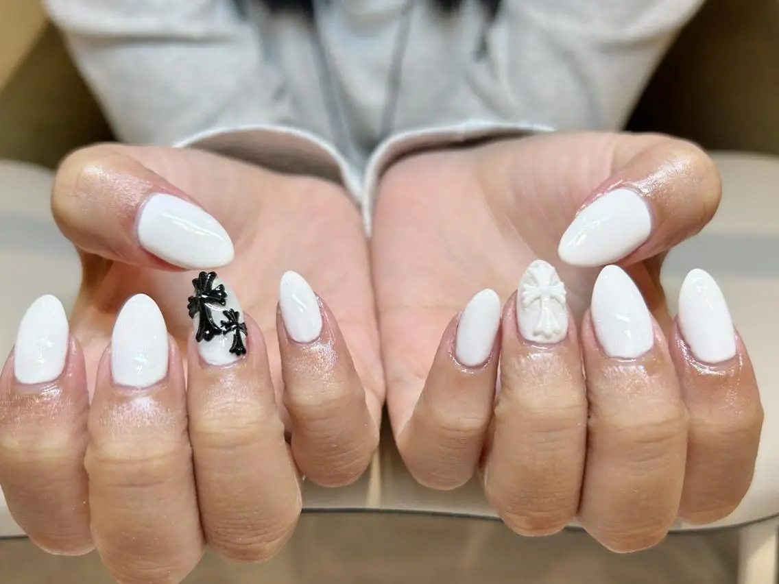 【ハンドジェル💛シンプル派】アート2️⃣本付放題🎨🩷ジェルオフ込の写真