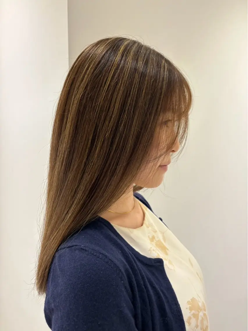 ロング ハイライト 新屋敷 拓大のヘアスタイル