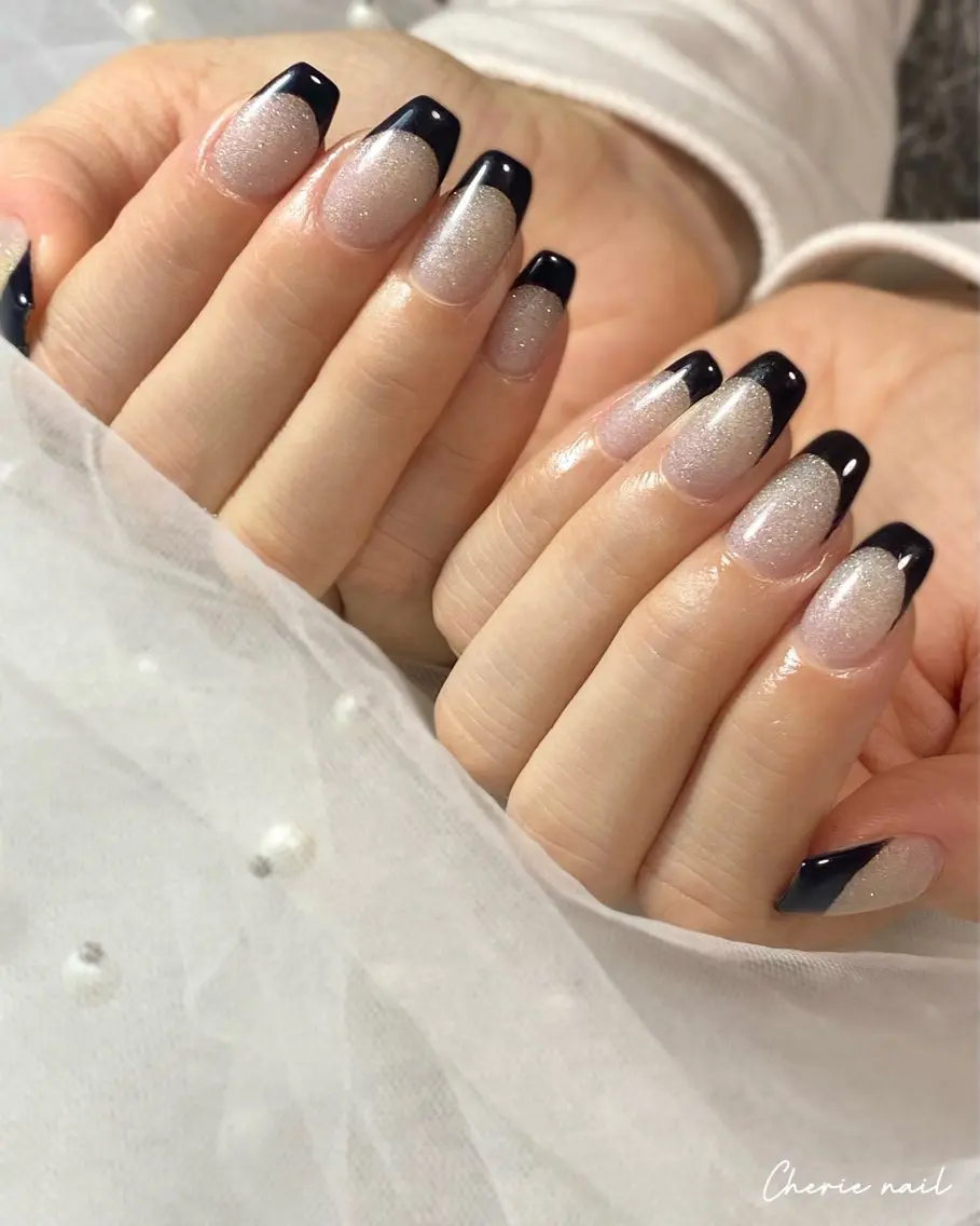ネイル フラッシュネイル フレンチネイル ジェルネイル シルバー 冬ネイル ハンドネイル Cherienail yunaのネイルデザイン