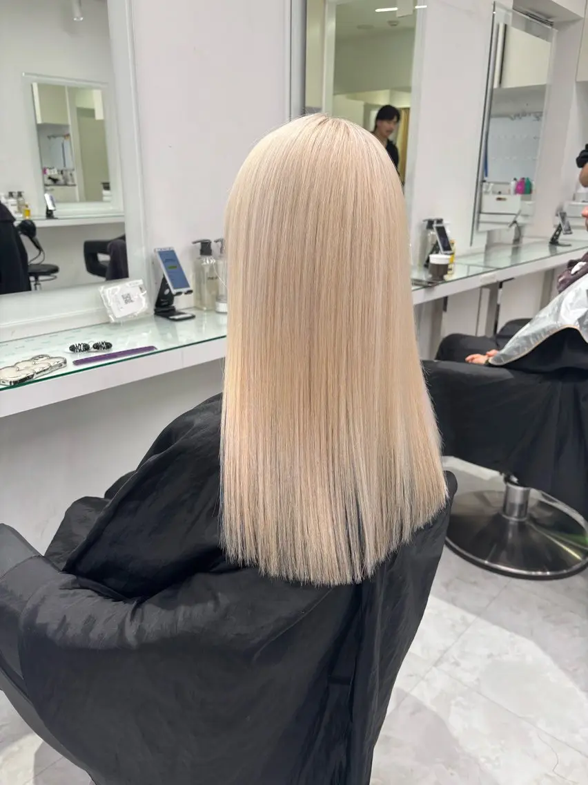 🎀ケアしながらハイトーンにしたい方🎀トリプルカラー（ブリーチ2回＋ワンカラー）＋髪質改善trの写真