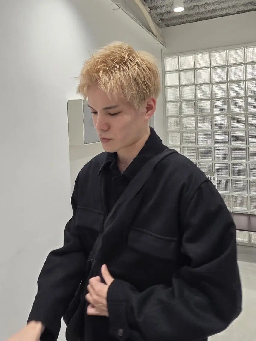 ショート カラー メンズ メンズブリーチ メンズハイトーン メンズパーマ ブリーチ ハイトーンカラー カット ヘアカラー トリートメント YOKUTO/透明感 当日予約OK️︎︎のヘアスタイル