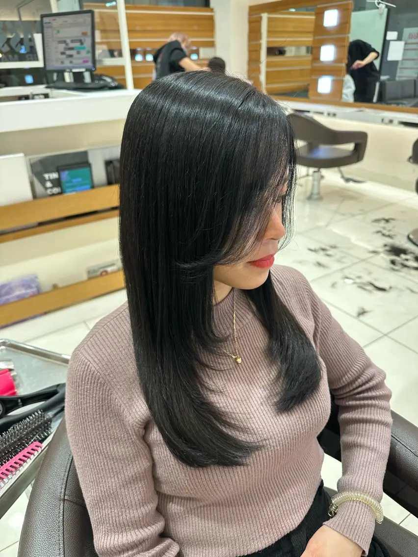 セミロング 縮毛矯正 暖色🎀ゆるふわ☁️ MOERI 🍒のヘアスタイル