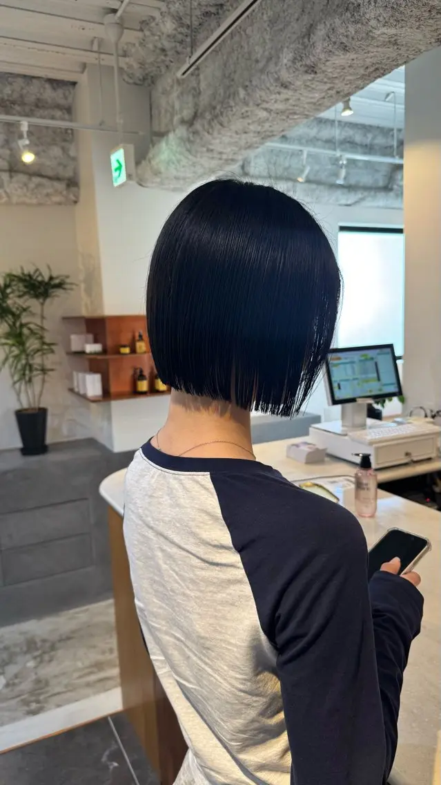 ☔️梅雨限定☂️【切りっぱなしボブ】カット+【縮毛矯正】の写真