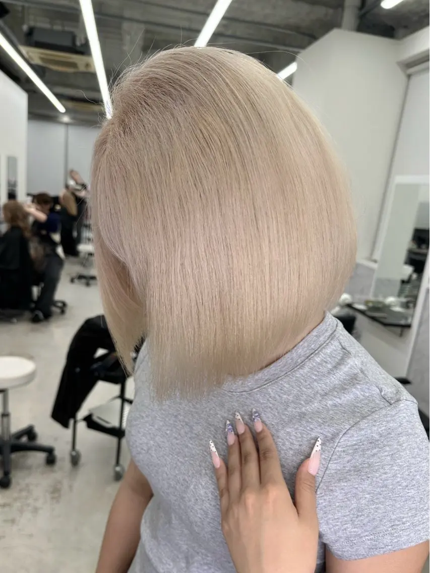 ショート カラー ブリーチ ケアブリーチ トリートメント ヘアカラー ブリーチ/ハイトーン 名古屋栄/SHIONのヘアスタイル