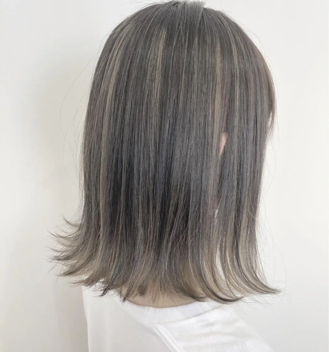 ロング あやか 白髪ぼかしハイライトのヘアスタイル