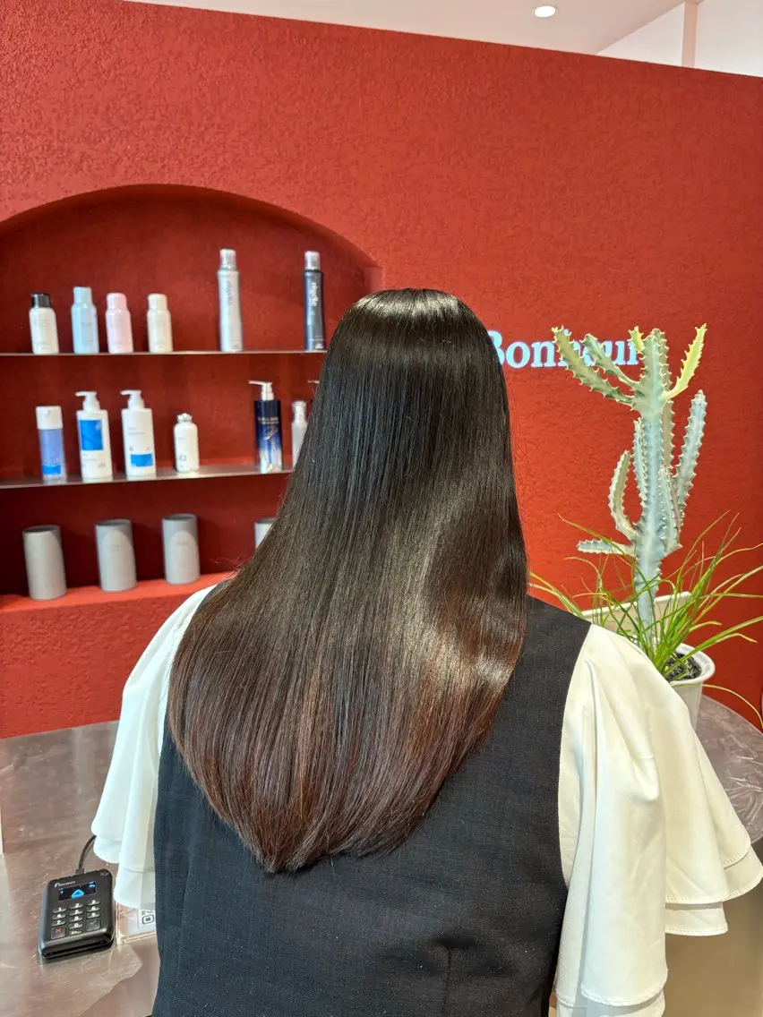 ロング カット ヘアカラー 縮毛矯正 トリートメント 篠崎 加奈のヘアスタイル
