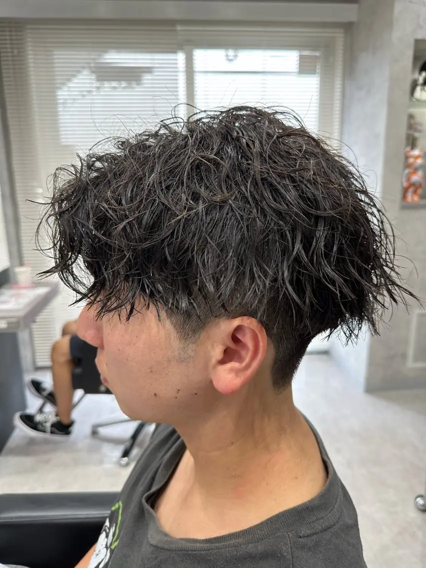 ショート パーマ メンズ メンズパーマ ツイストスパイラルパーマ スパイラルパーマ ユウ🪄 パーマ指名No1のヘアスタイル