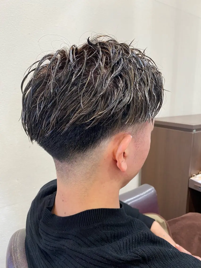 カラー メンズ フェードカット メンズハイライト ハイライトカラー 仲井 充のヘアスタイル
