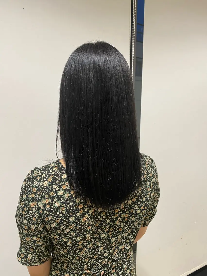 セミロング カラー mei / レイヤー 顔まわり 🤍のヘアスタイル