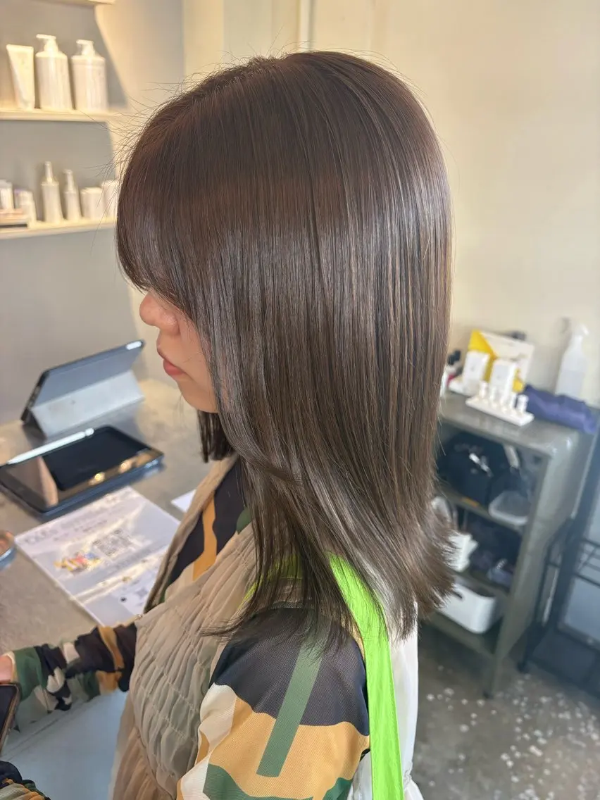 ミディアム 小山 莉沙のヘアスタイル