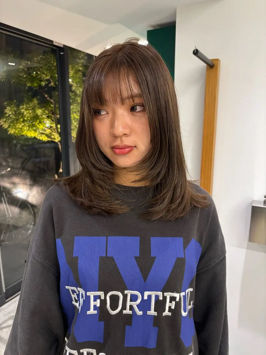 カラー ベージュカラー オリーブベージュ ヘアカラー なのは\透け感カラー \レイヤーカットのヘアスタイル
