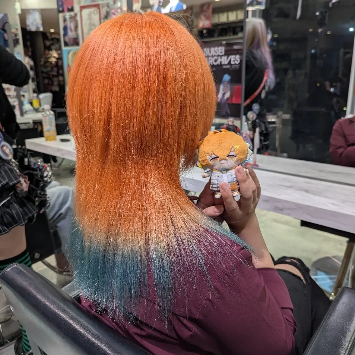 カラー セミロング ブリーチ グラデーションカラー オレンジ ヘアカラー 推しカラー🦉にじさ んじカラー🌈🕒✨のヘアスタイル