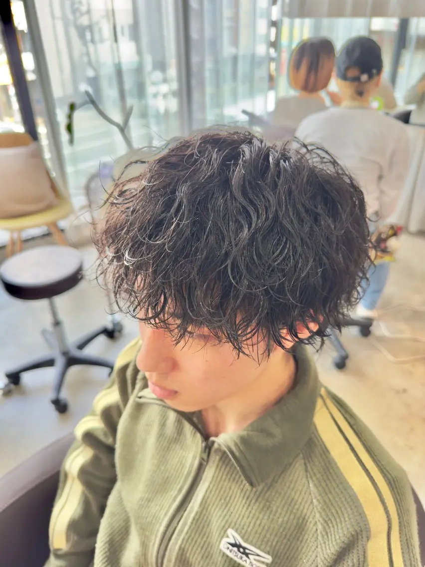 ショート パーマ メンズ メンズパーマ 波巻きパーマ 【扱いやすいパーマ】 眞鍋拓己のヘアスタイル