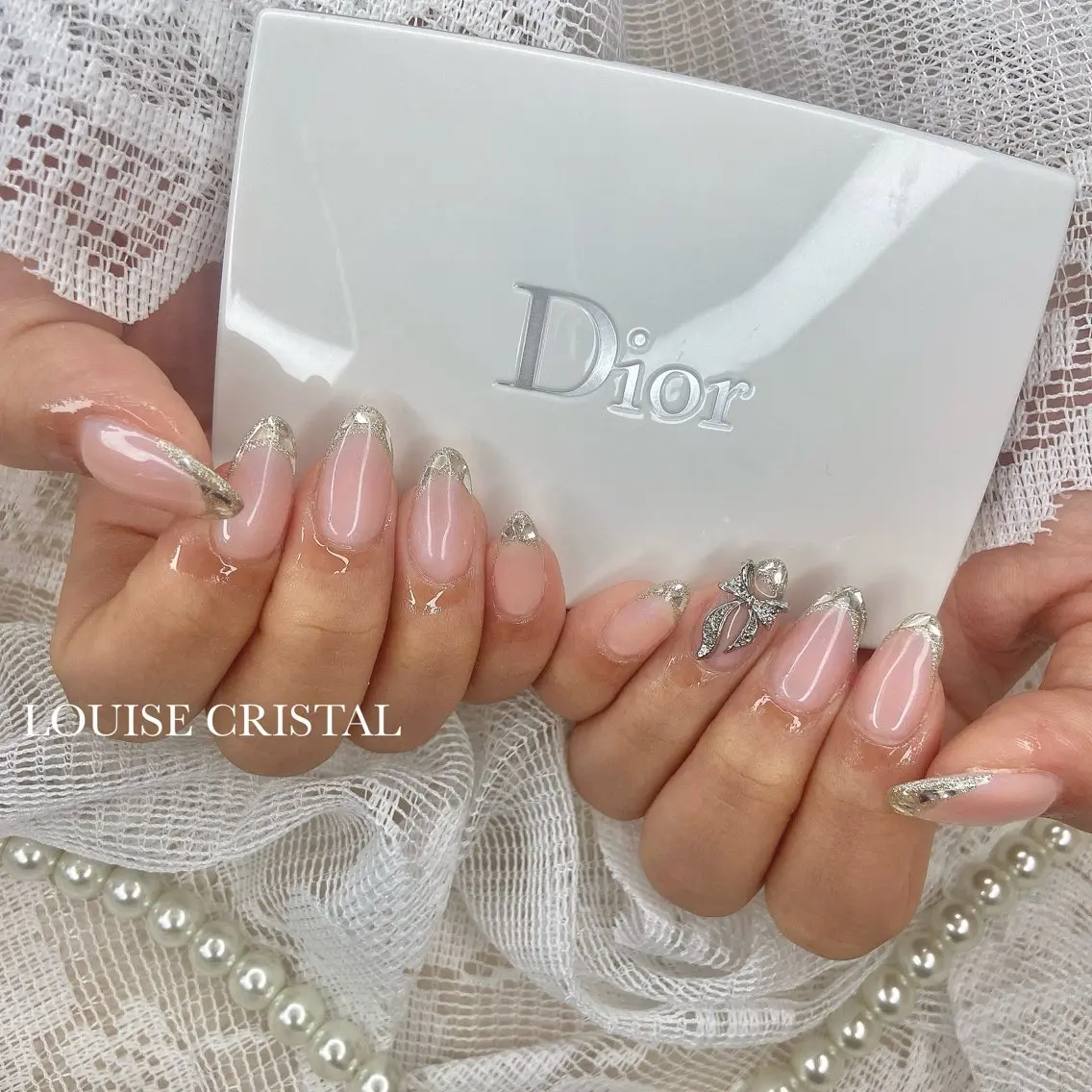 ネイル フレンチネイル ガラスフレンチ ハンドネイル LOUISE CRYSTALのネイルデザイン