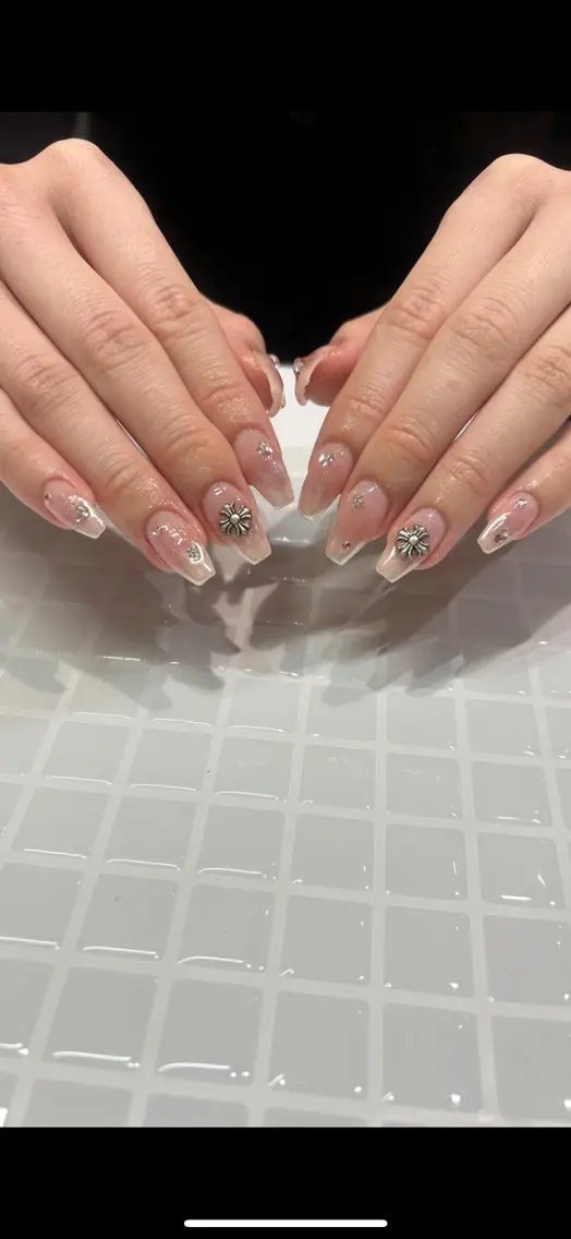 ネイル チークネイル ハンドネイル emmi nailのネイルデザイン