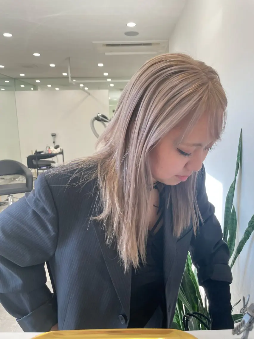 セミロング カラー ベージュカラー ミルクティーベージュ ヘアカラー ⭐トレンドカット&カ ラーCocoro🪿のヘアスタイル
