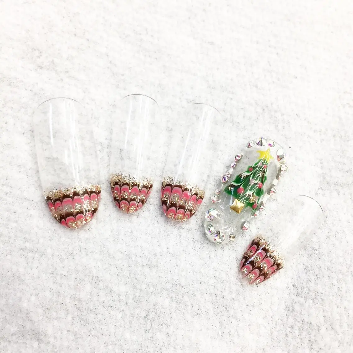 ネイル キラキラネイル ピーコックネイル ストーンネイル 冬ネイル クリスマス miel nailのネイルデザイン