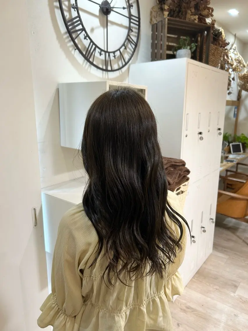 カラー アッシュ アッシュブラウン ブラウンカラー ヘアカラー 白川 惺佳のヘアスタイル