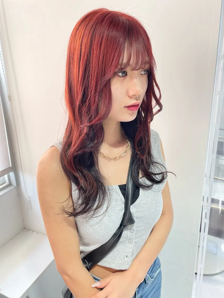 ロング 顔周りカット レイヤーカット カット ヘアカラー 岩田 萌那のヘアスタイル