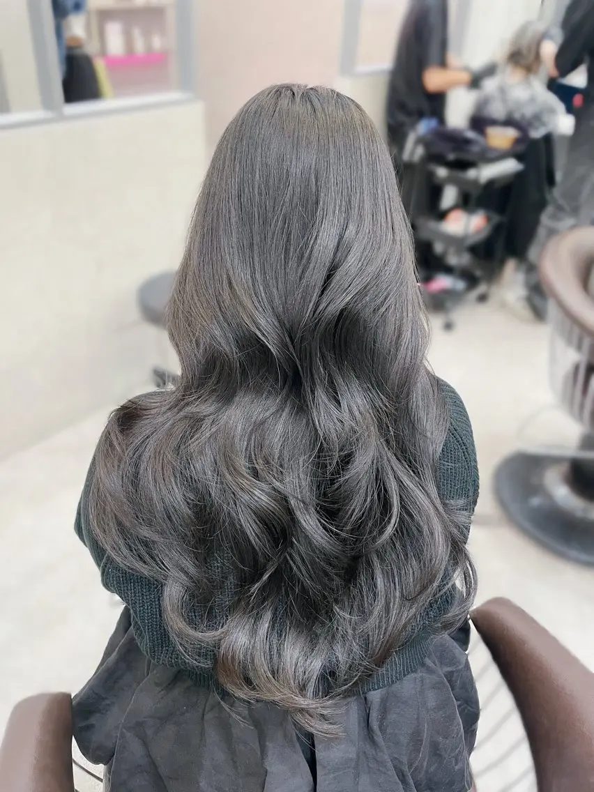 ロング ヘアカラー トリートメント Nanami / ベージュ/グレージュのヘアスタイル