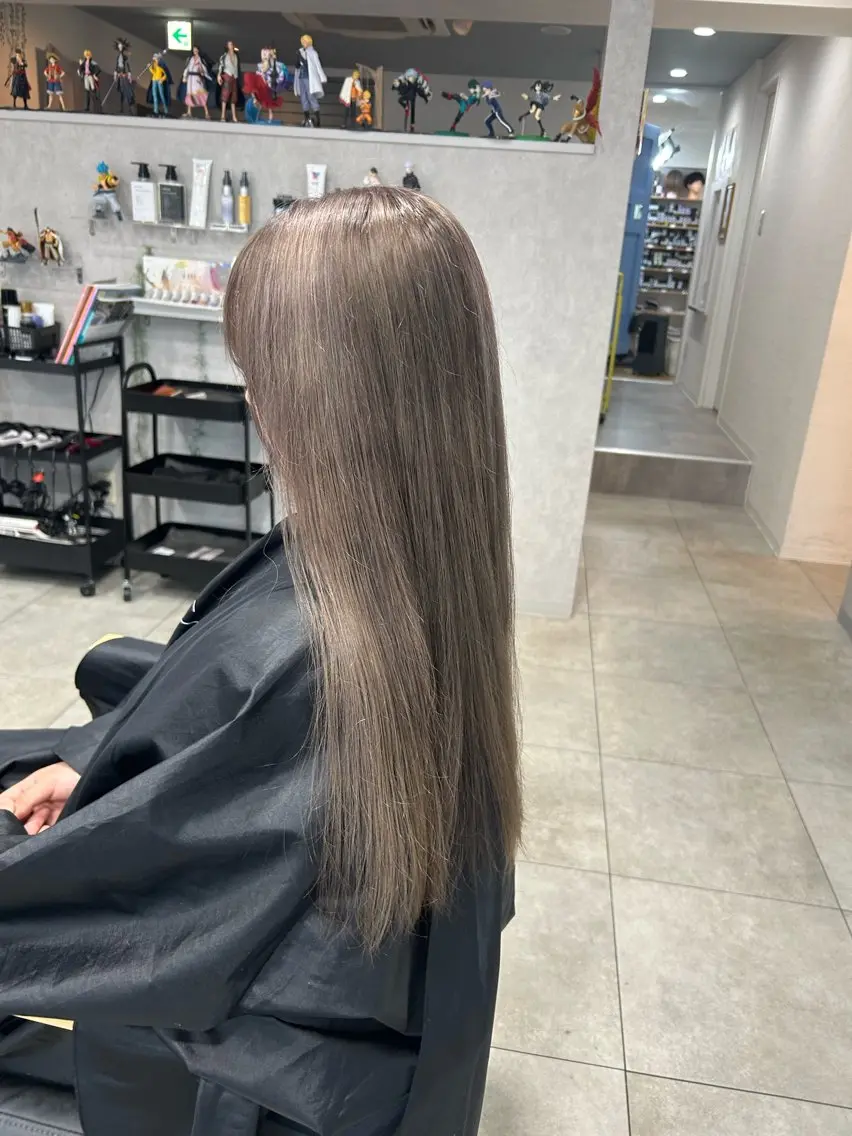 ロング カラー 山岡 茉琳のヘアスタイル
