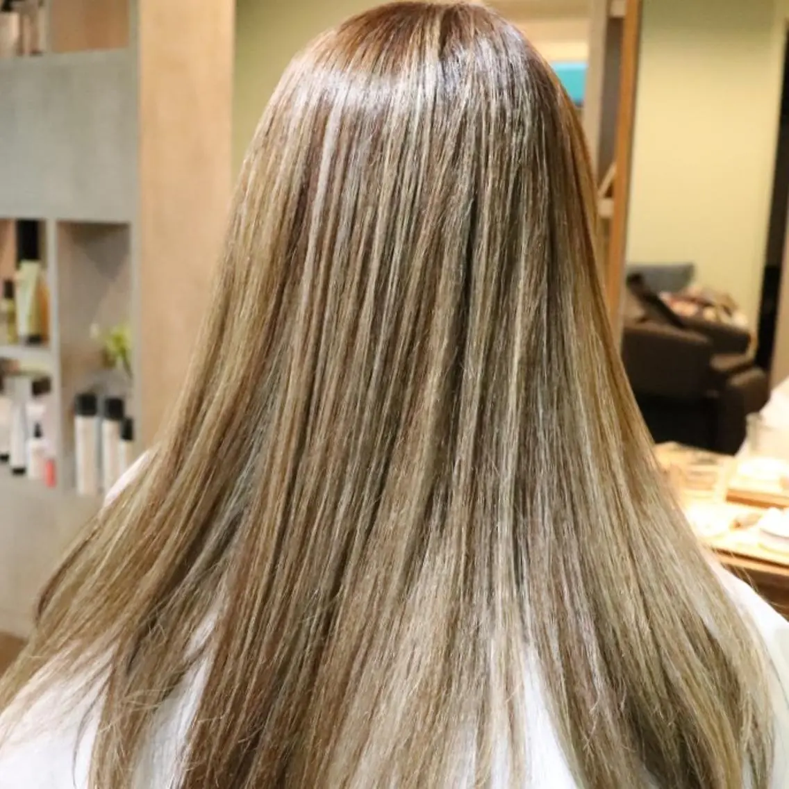 ロング ハイライト スミダ モモコのヘアスタイル