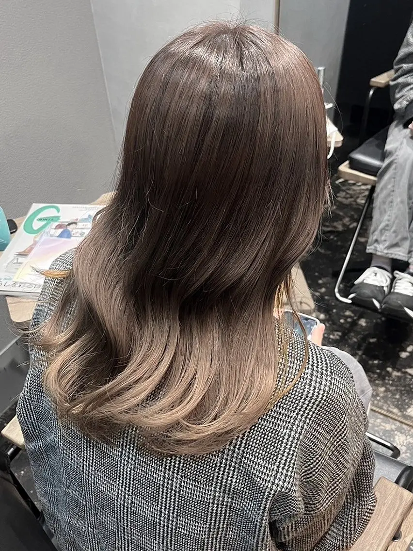 セミロング カラー ベージュカラー グラデーションカラー カット ヘアカラー トリートメント 透明感カラー/パーマ 🌀アオノのヘアスタイル