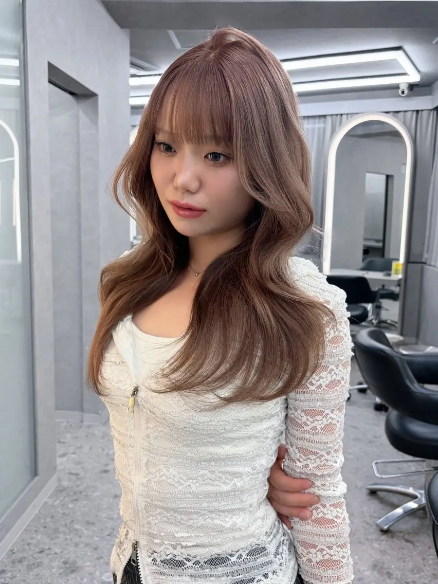 セミロング カラー ベージュカラー ブリーチ 透明感カラー くびれヘア 韓国風ヘア カット ヘアカラー saya🍀/透明感 カラー/ヘアセットのヘアスタイル