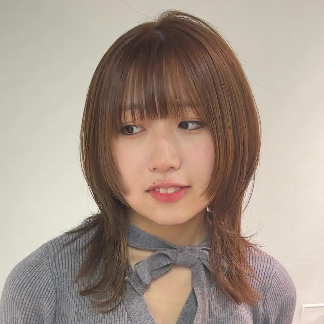 ミディアム カラー ブリーチ 姫カット 髪質改善 レイヤーカット 縮毛矯正 ネヅ カオルのヘアスタイル