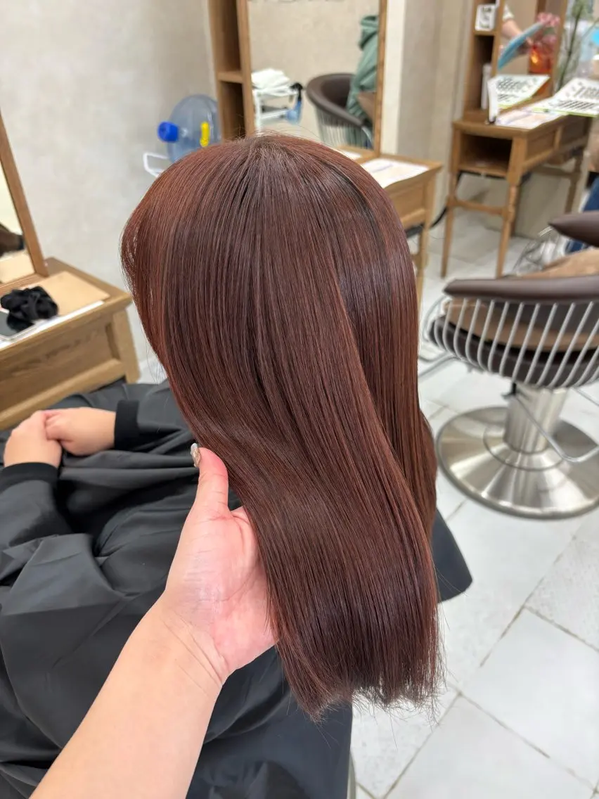セミロング カラー レッドカラー ブリーチなしカラー/ 暖色カラー/艶カラーのヘアスタイル
