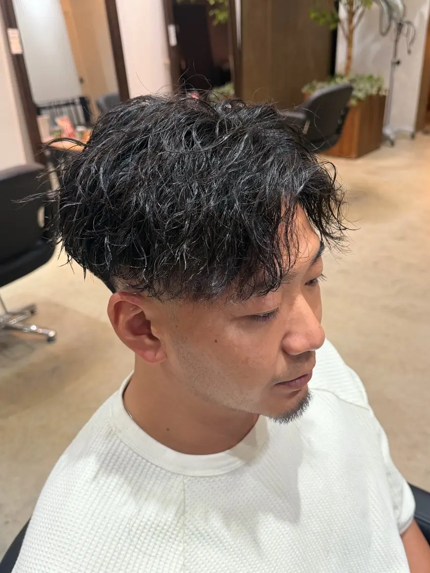 パーマ メンズ フェードカット 松山 太紀のヘアスタイル