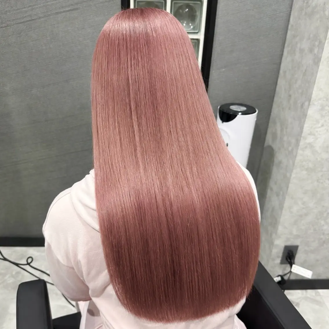 カット✂️+ブリーチ1回+艶カラーの写真