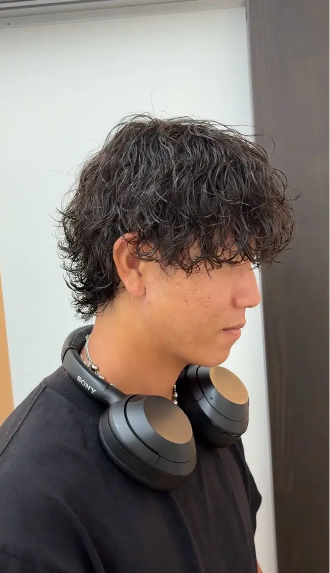 ショート パーマ メンズ メンズパーマ 波巻きパーマ メンズウルフカット ウルフカット メンズパーマ×カラー ×新宿　　裕世のヘアスタイル