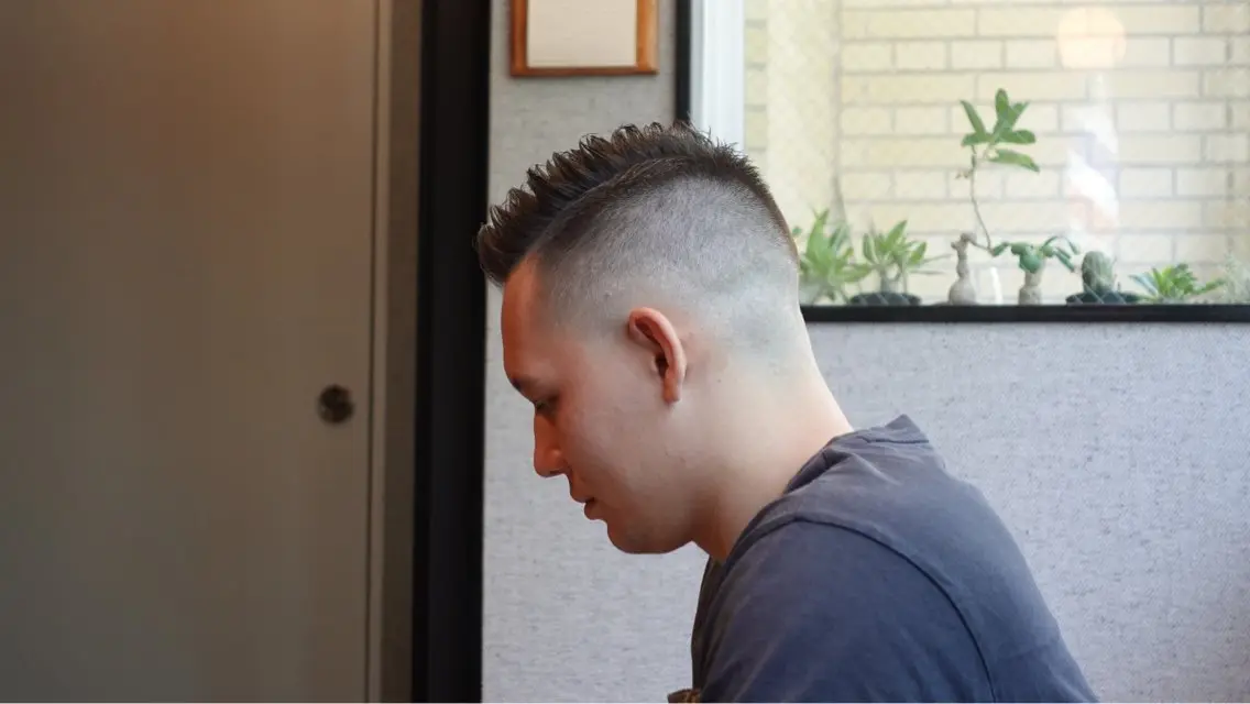 ショート メンズ フェードカット スキンフェード 外国人風カラー カット ヘアセット メンズ眉毛ワックス 青山英憲のヘアスタイル