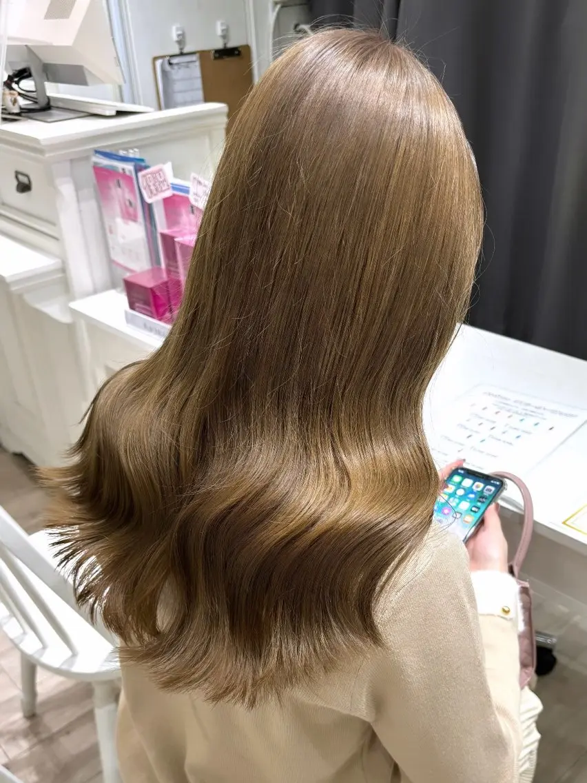 ロング カラー ブリーチ カット ヘアカラー トリートメント 暖色カラー✨️ 門内 梨真のヘアスタイル