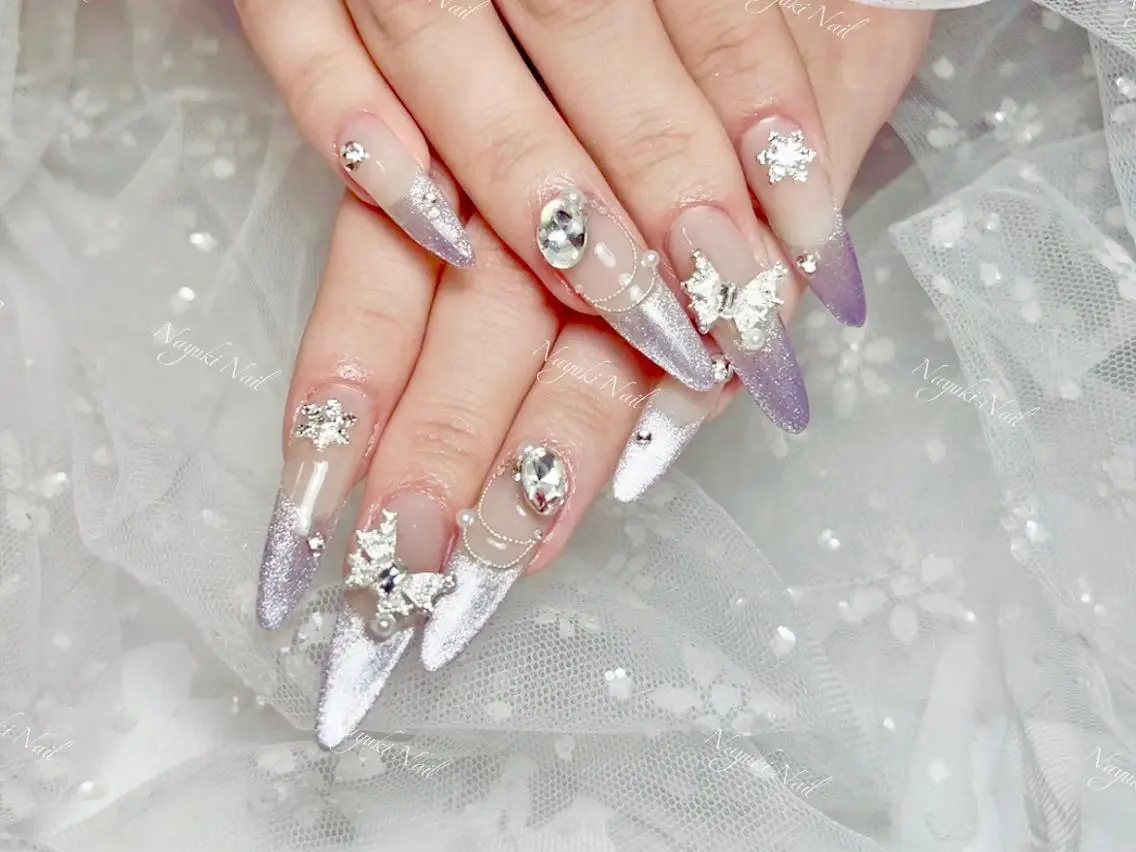 ネイル 🦋 Queenieのネイルデザイン