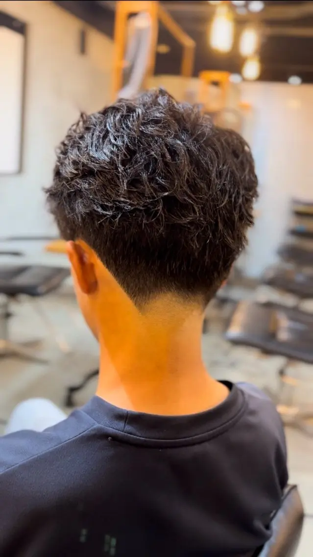 ショート パーマ メンズ フェードカット メンズパーマ 海外風メンズ🇺🇸 💈N.Yuto💈の眉毛・アイブロウイメージ
