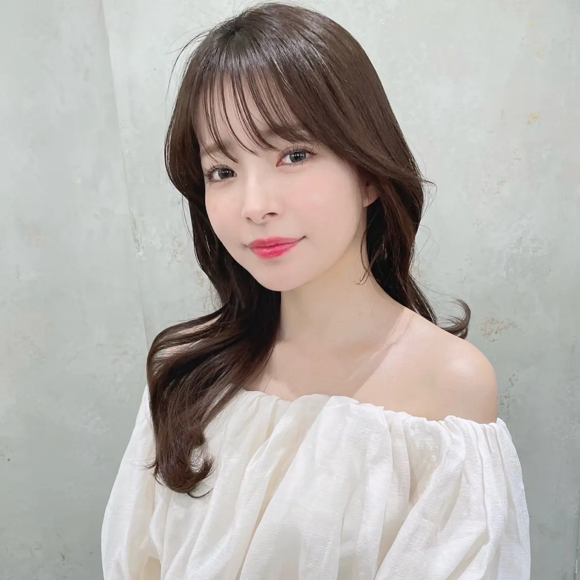 セミロング カット ヘアカラー トリートメント 山本翔一郎 韓国顔周りレイヤーのヘアスタイル