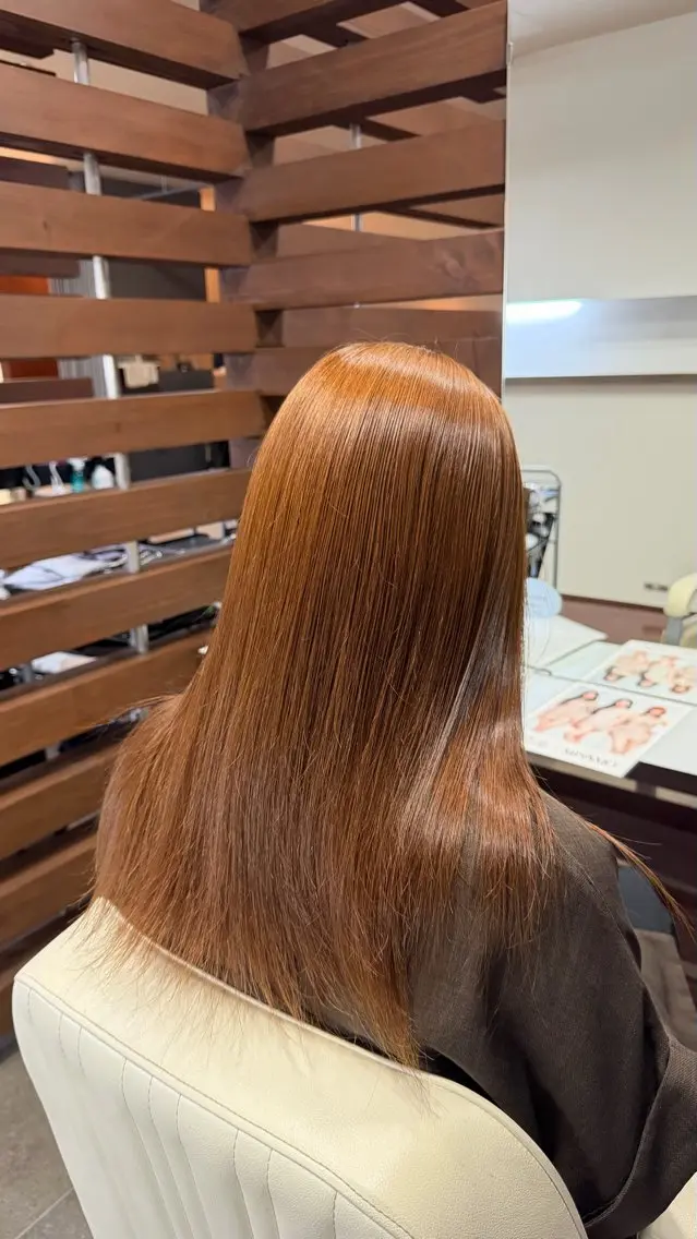 ロング ヘアカラー LiL しおんのヘアスタイル