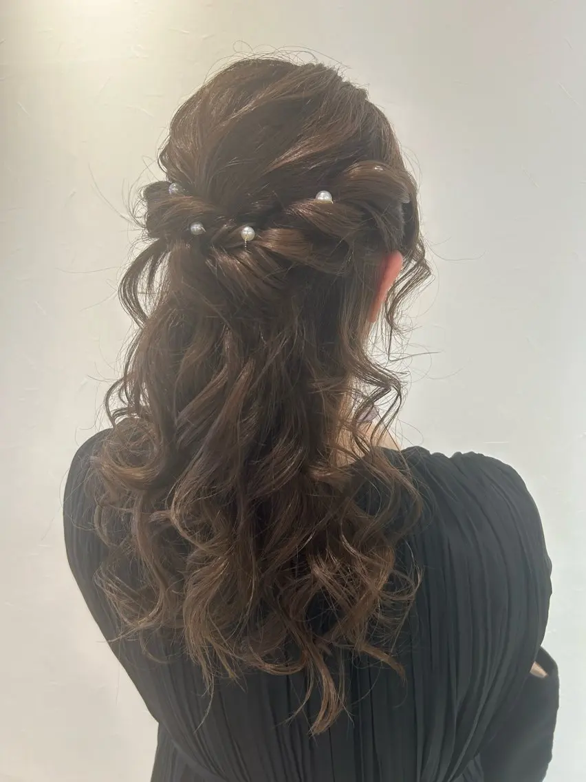 【平日限定‼️】アップスタイル💐結婚式やベント前のヘアセットなど！！前髪、顔周りカット＋1000円の写真