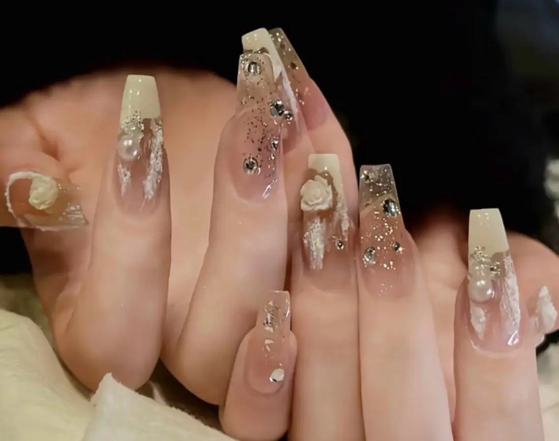 ネイル チークネイル 長さ出し フラワーネイル フレンチネイル ガーリー sun nail池袋 モデル募集のネイルデザイン